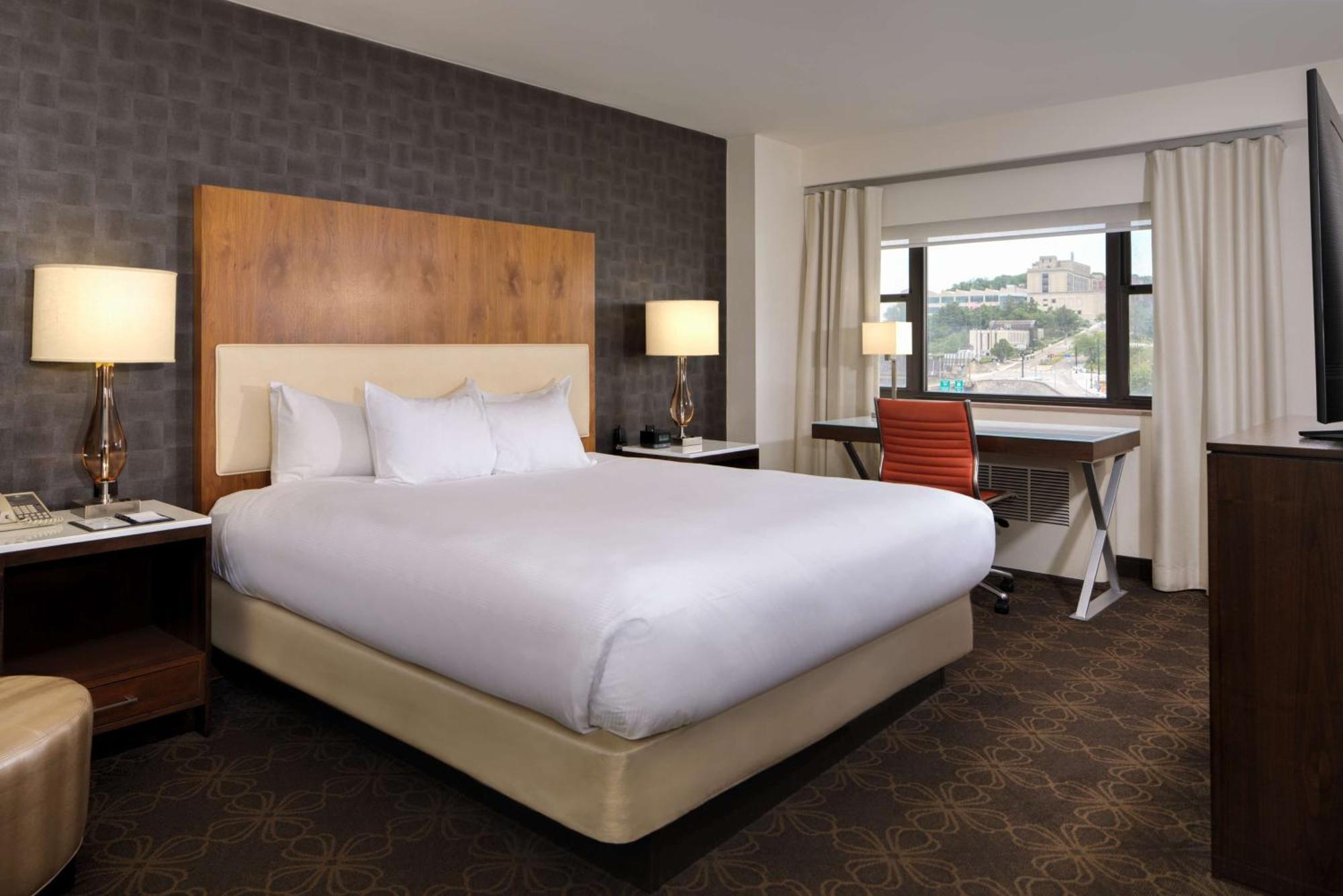 Doubletree By Hilton Hotel & Suites Pittsburgh Downtown Ngoại thất bức ảnh