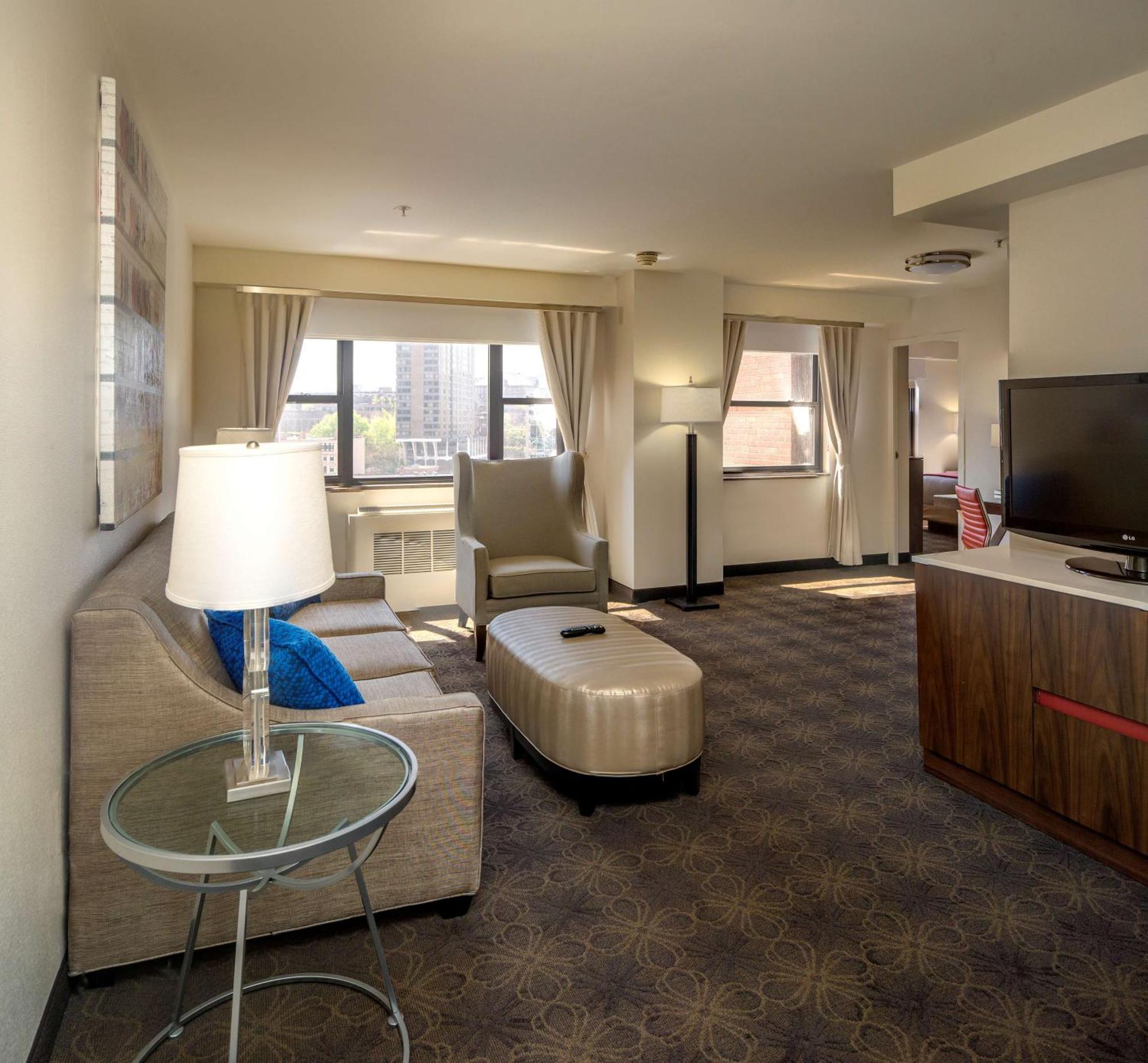 Doubletree By Hilton Hotel & Suites Pittsburgh Downtown Ngoại thất bức ảnh